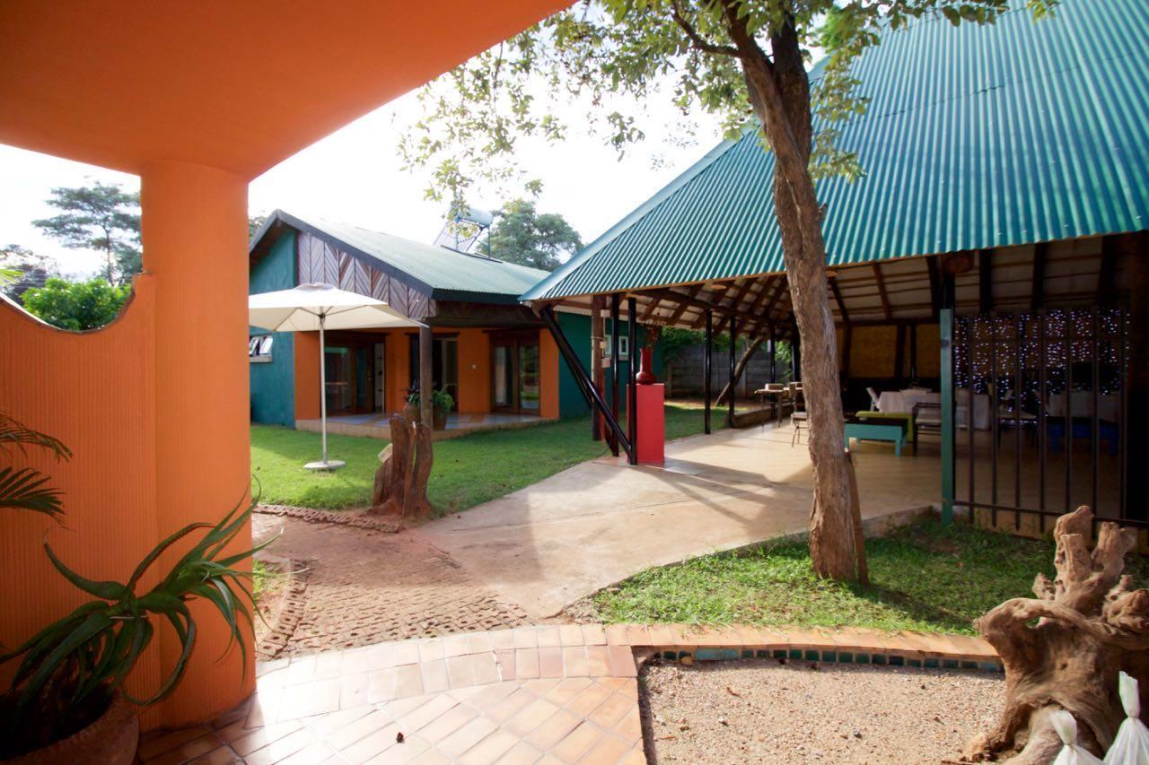 Flatdog Lodge Victoria Falls Extérieur photo