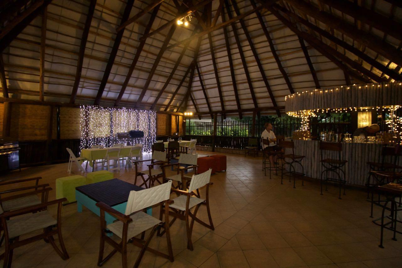 Flatdog Lodge Victoria Falls Extérieur photo