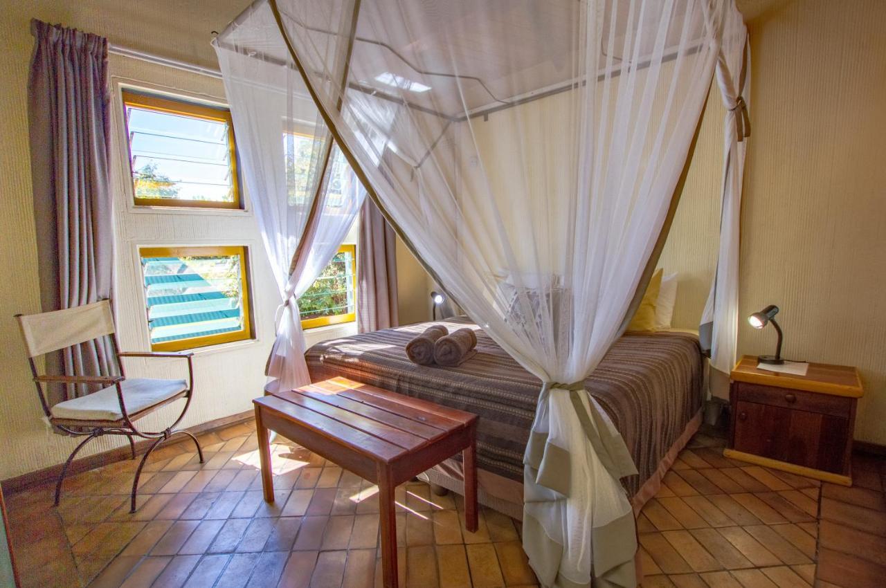 Flatdog Lodge Victoria Falls Extérieur photo