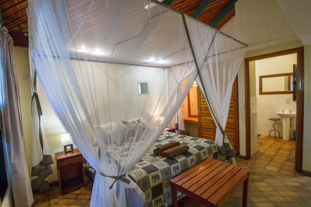Flatdog Lodge Victoria Falls Extérieur photo