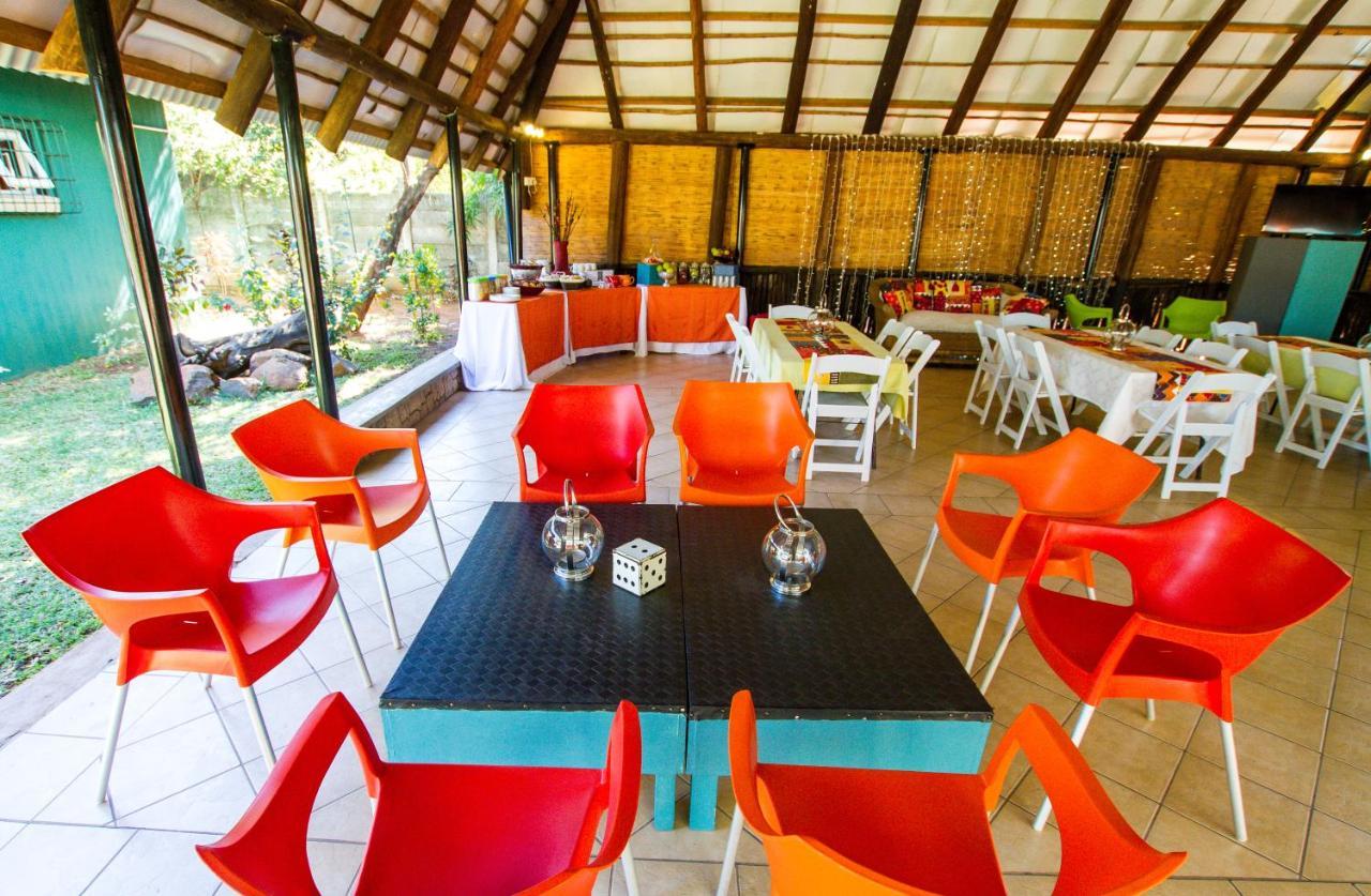 Flatdog Lodge Victoria Falls Extérieur photo